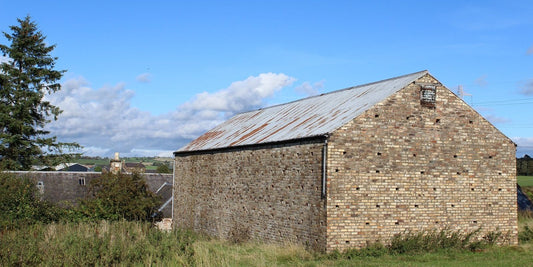 Guttering for agricultural buildings
