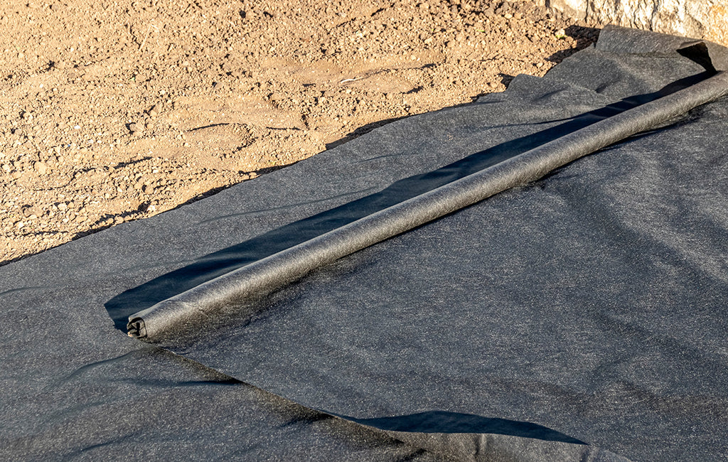 What is the difference between woven and non women geotextile membranes?