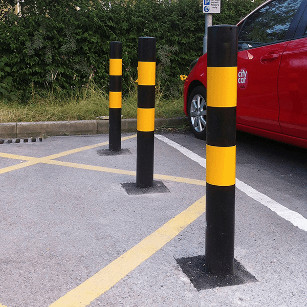 Black and Yellow Bollard (Concrete)