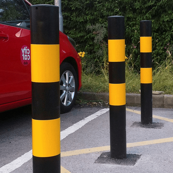 Black and Yellow Bollard (Concrete)