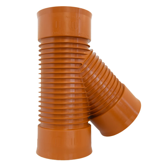 150x150mm MetroSewer junctions allow secure 45° and 90° branch connections in foul drainage systems. SN8-rated polypropylene fittings for structured wall systems.